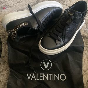 Women Valentino sneakers wearing 2 times like new